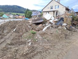 Sbírka pro Českou Ves. Přispějete s pořadateli krosu na vytopené rodiny?